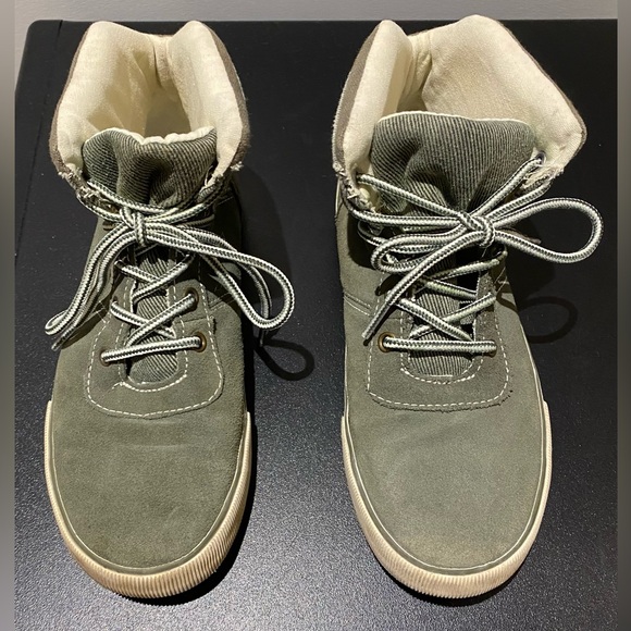 Canvas/suede-like high tops size 4. Army green. - Picture 2 of 5